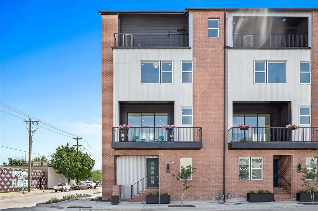 Property Photo:  201 Carroll Street  TX 76107 