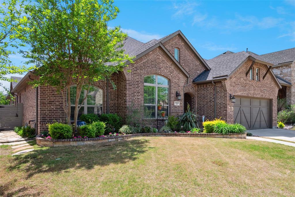Property Photo: 1425 10th Street TX 76226