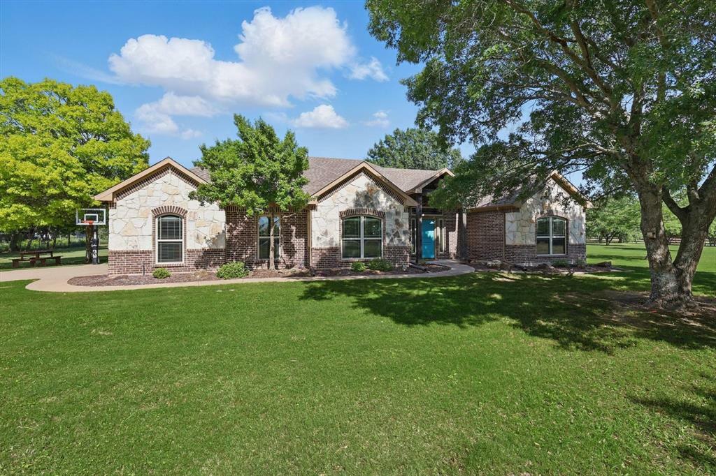 Property Photo: 5861 Hayes Road TX 76065