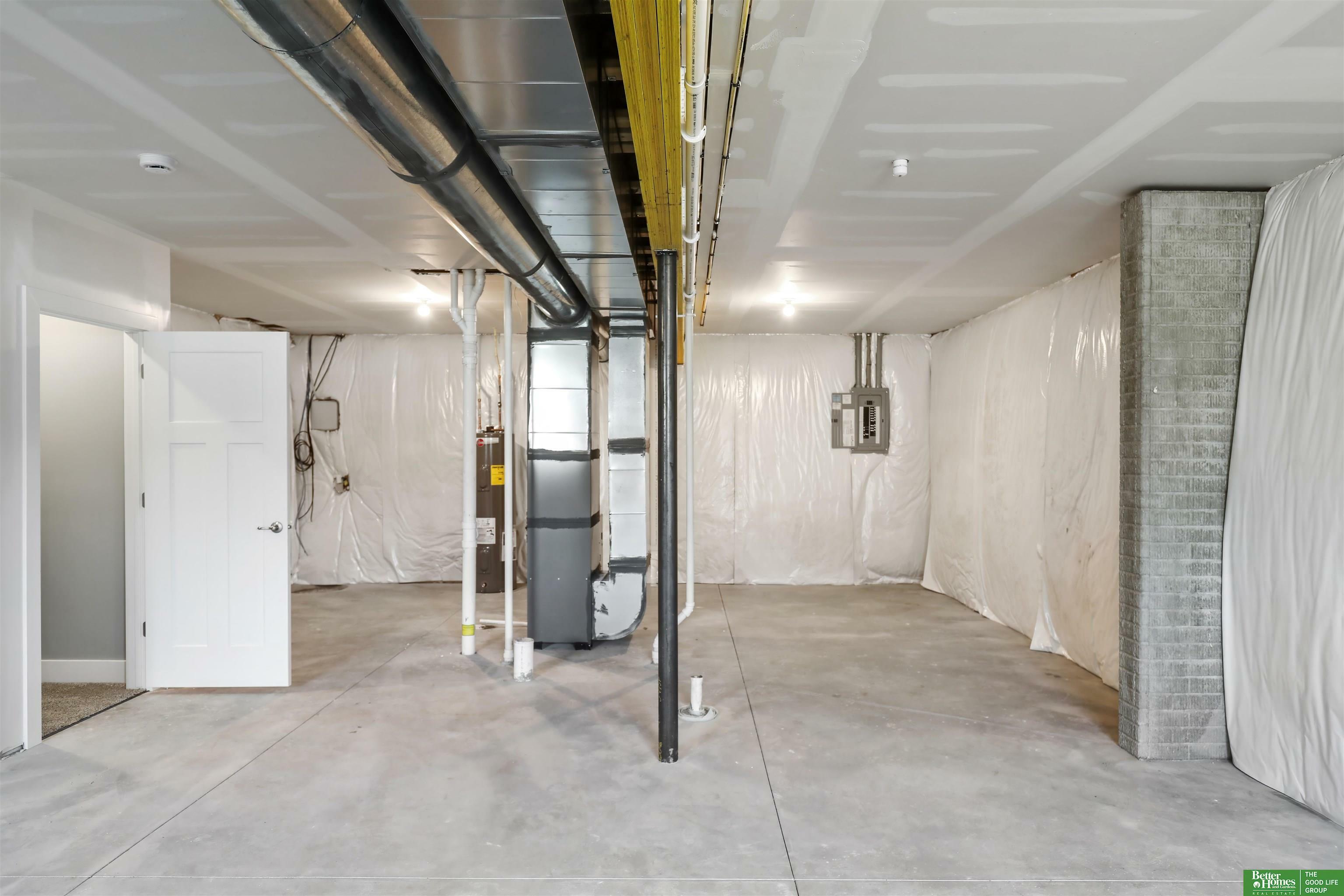 Property Photo: 2273 N 38th Avenue NE 68111