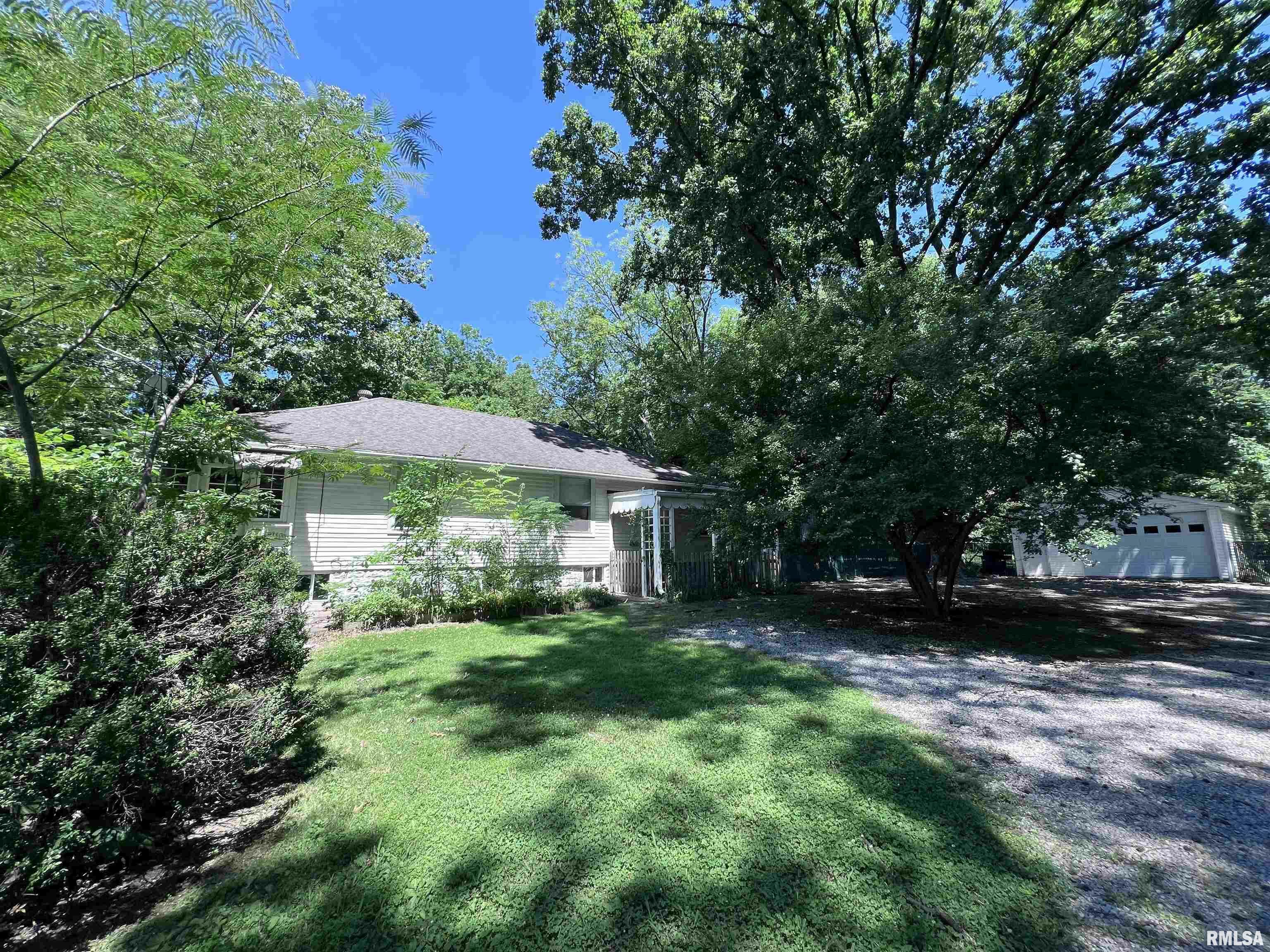 Property Photo: 1312 W Sycamore Street IL 62901