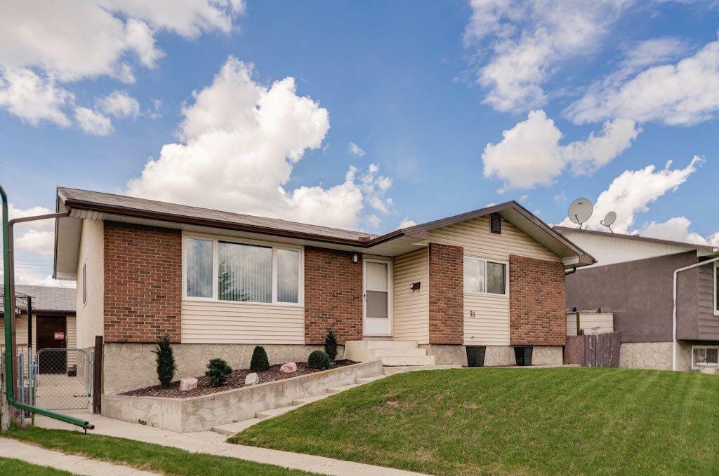 Property Photo: 31 Maranda Close NE AB T2A 3E7