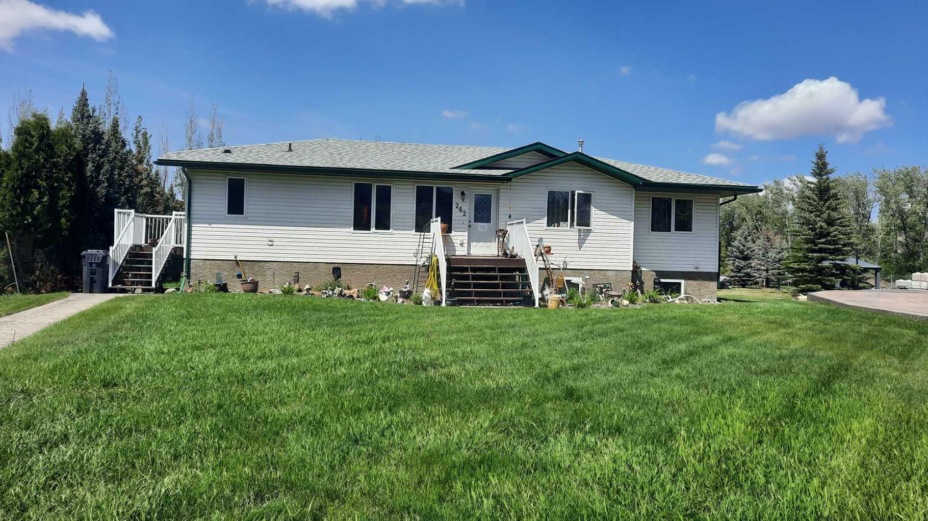Property Photo: 242 McNab Close AB T0J 0Y0