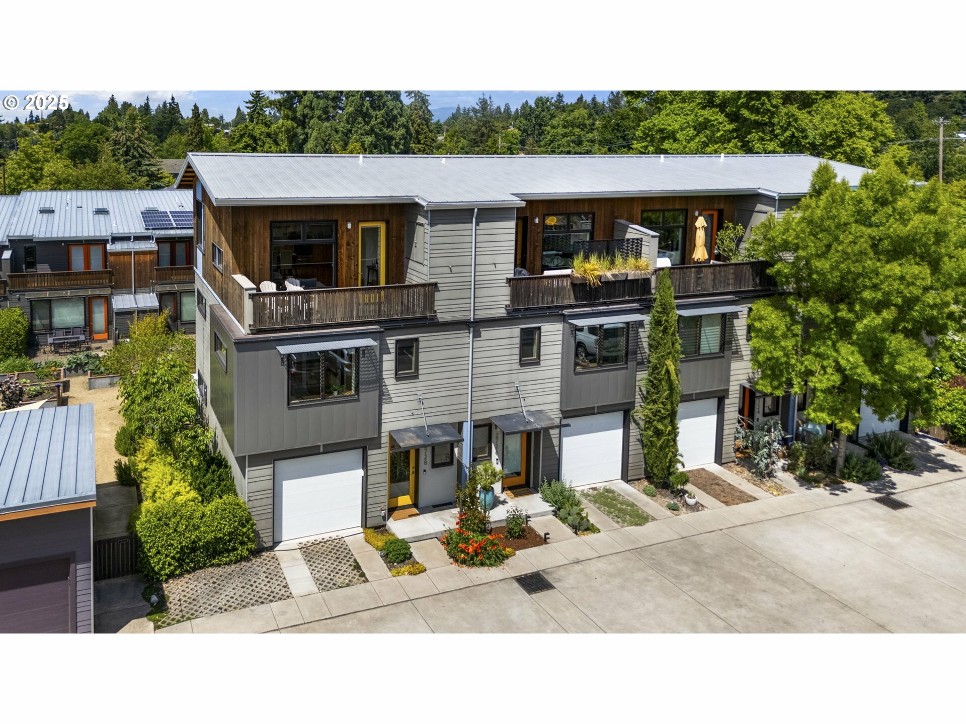 Property Photo: 2728 Friendly St OR 97405