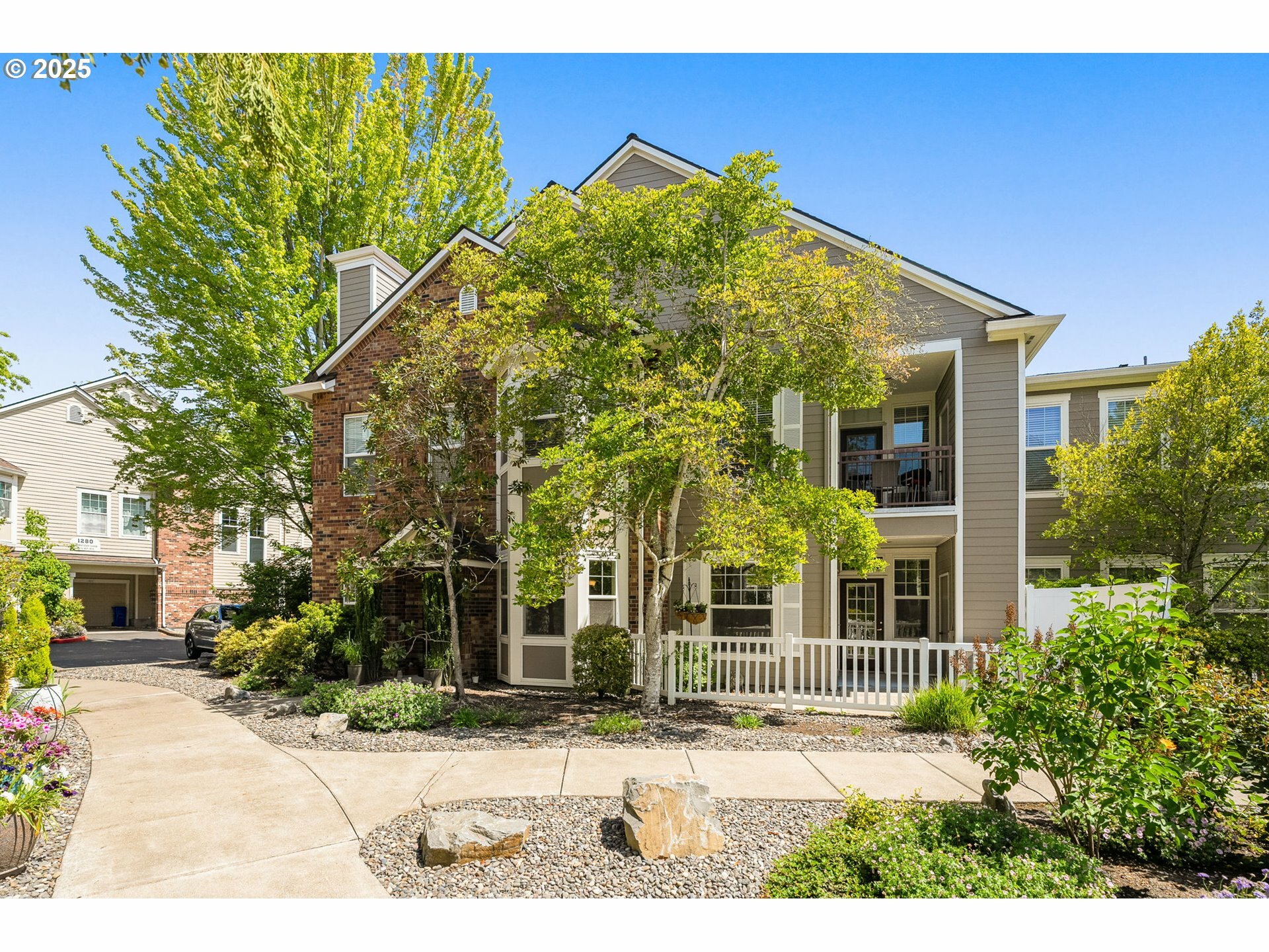 Property Photo:  1231 NE Horizon Loop 203  OR 97124 