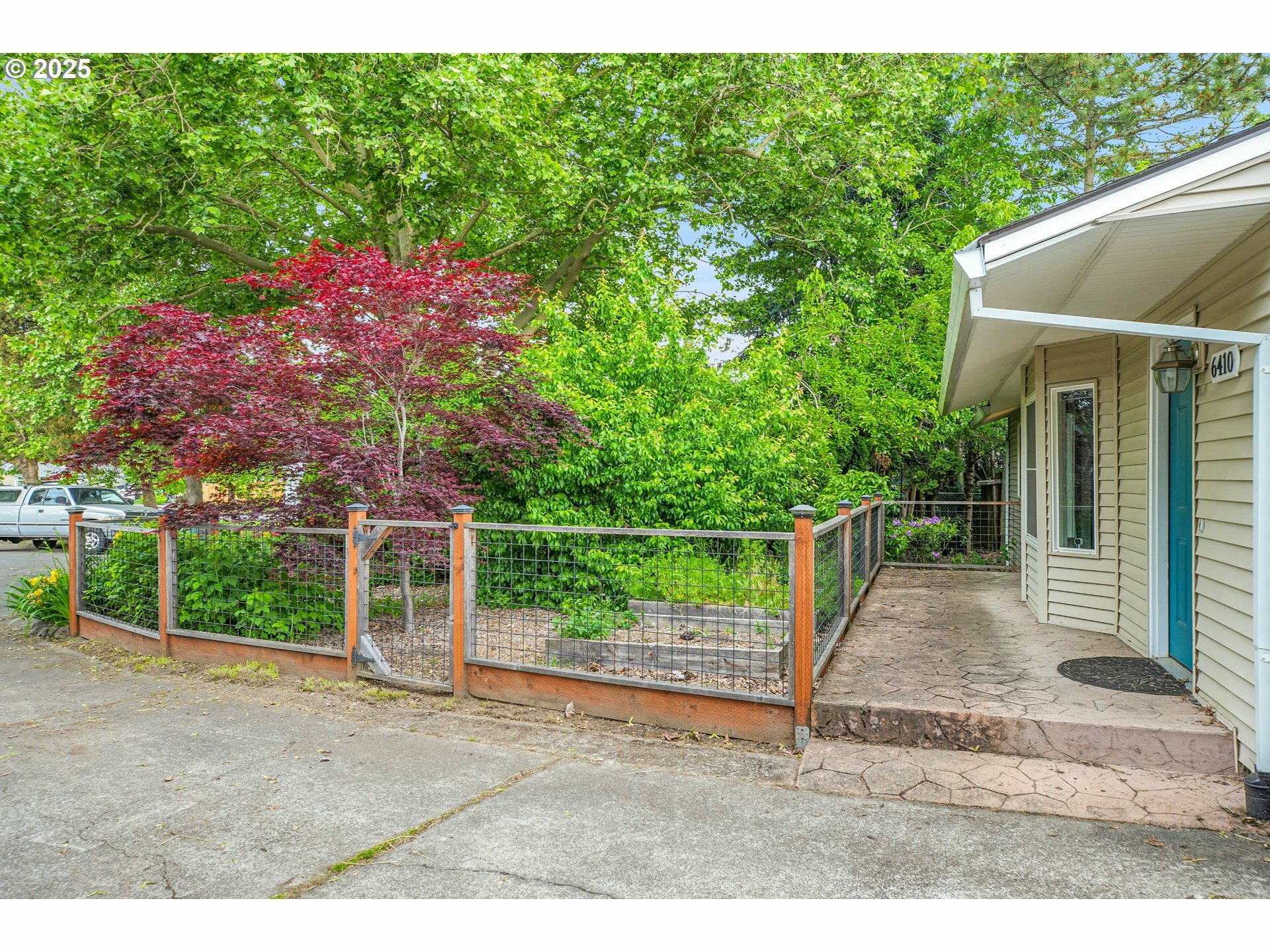 Property Photo: 6410 SW 204th Pl OR 97078