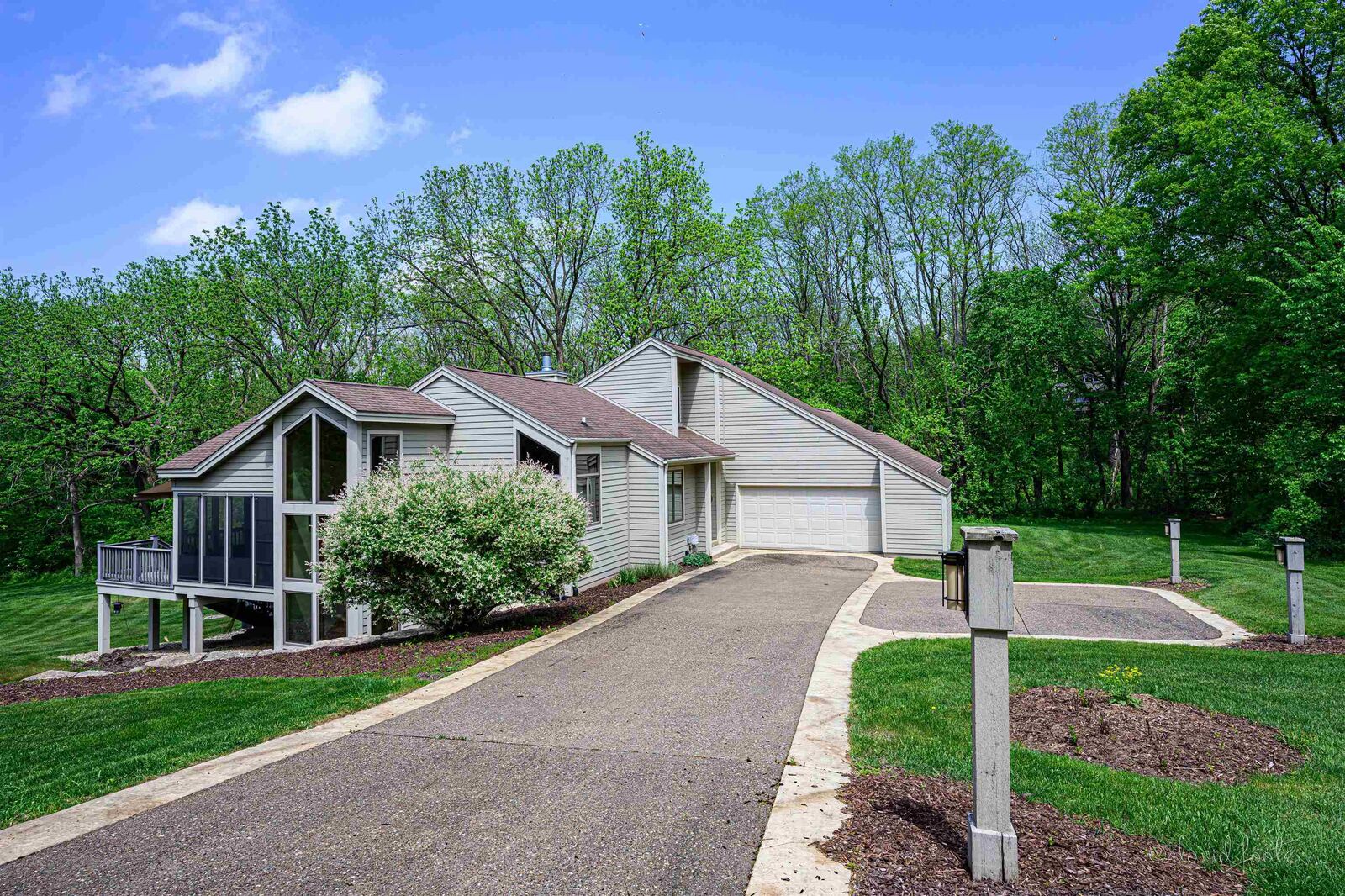 Property Photo: 3 Longwood Court IL 61036