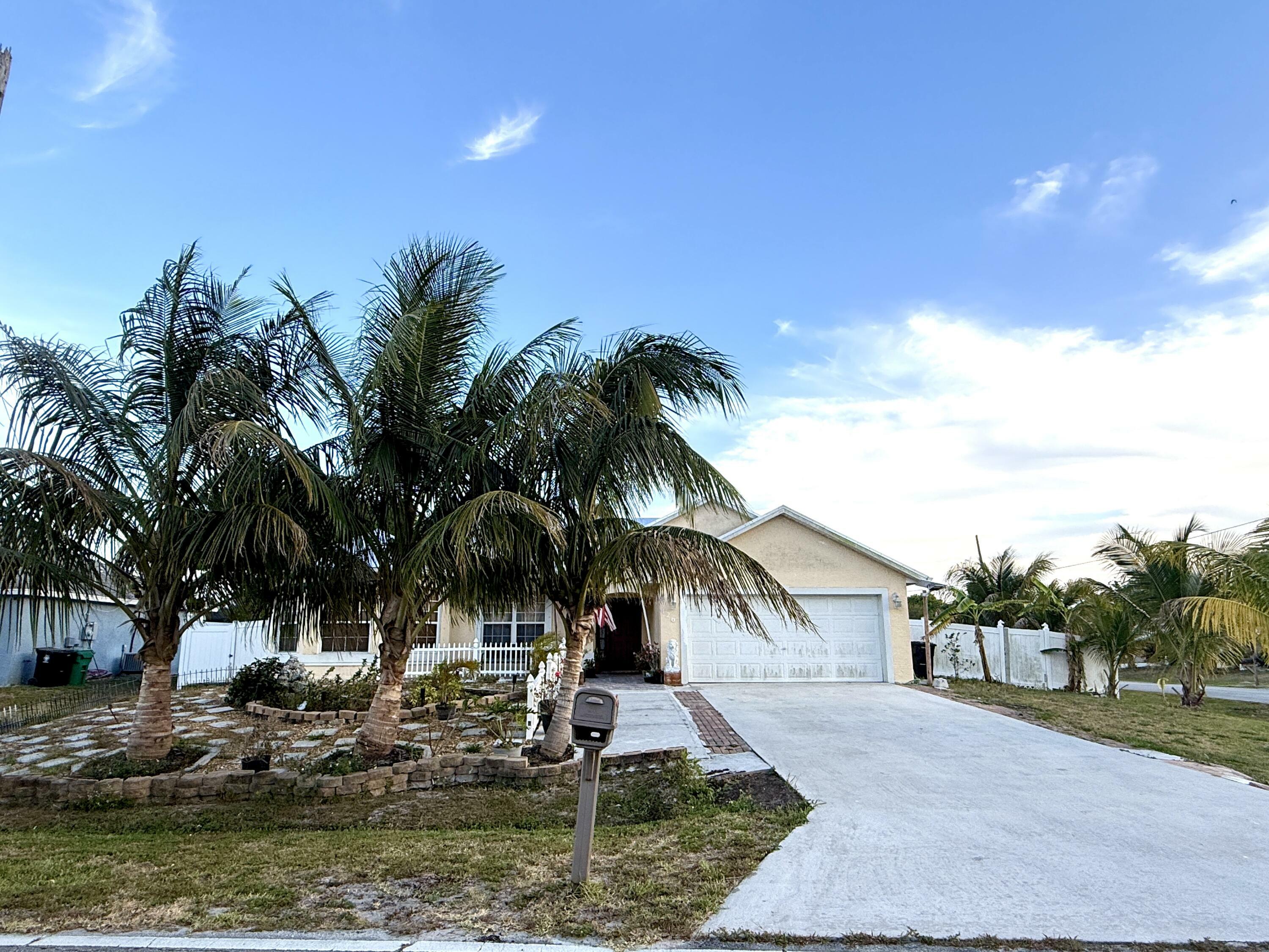 Property Photo: 126 SW Glenwood Drive FL 34953