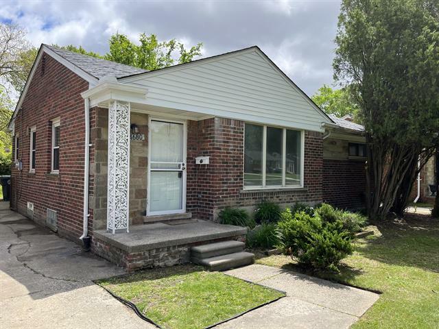 24680 Kenosha St Street  Oak Park MI 48237 photo