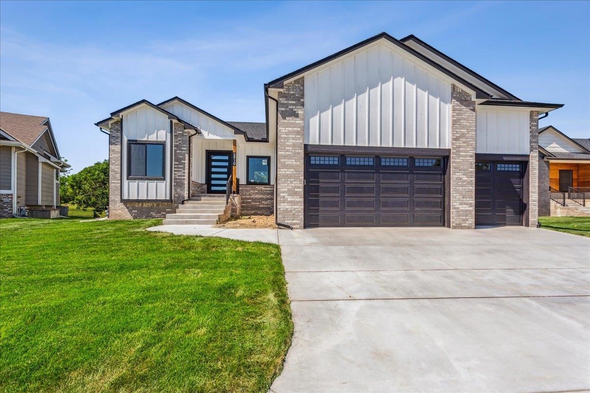 Property Photo: 2910 E Sunflower Dr KS 67037