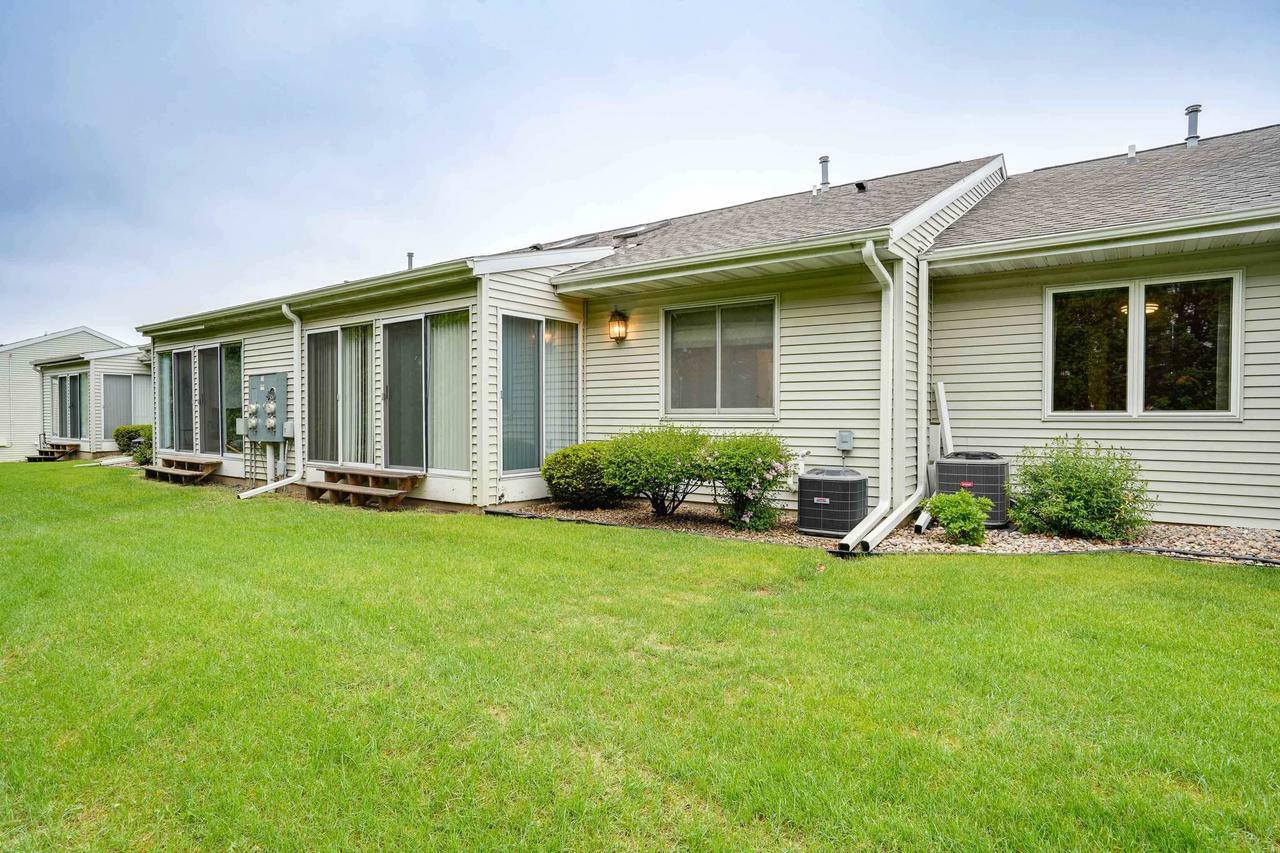 Property Photo: 741 Kensington Square WI 53589