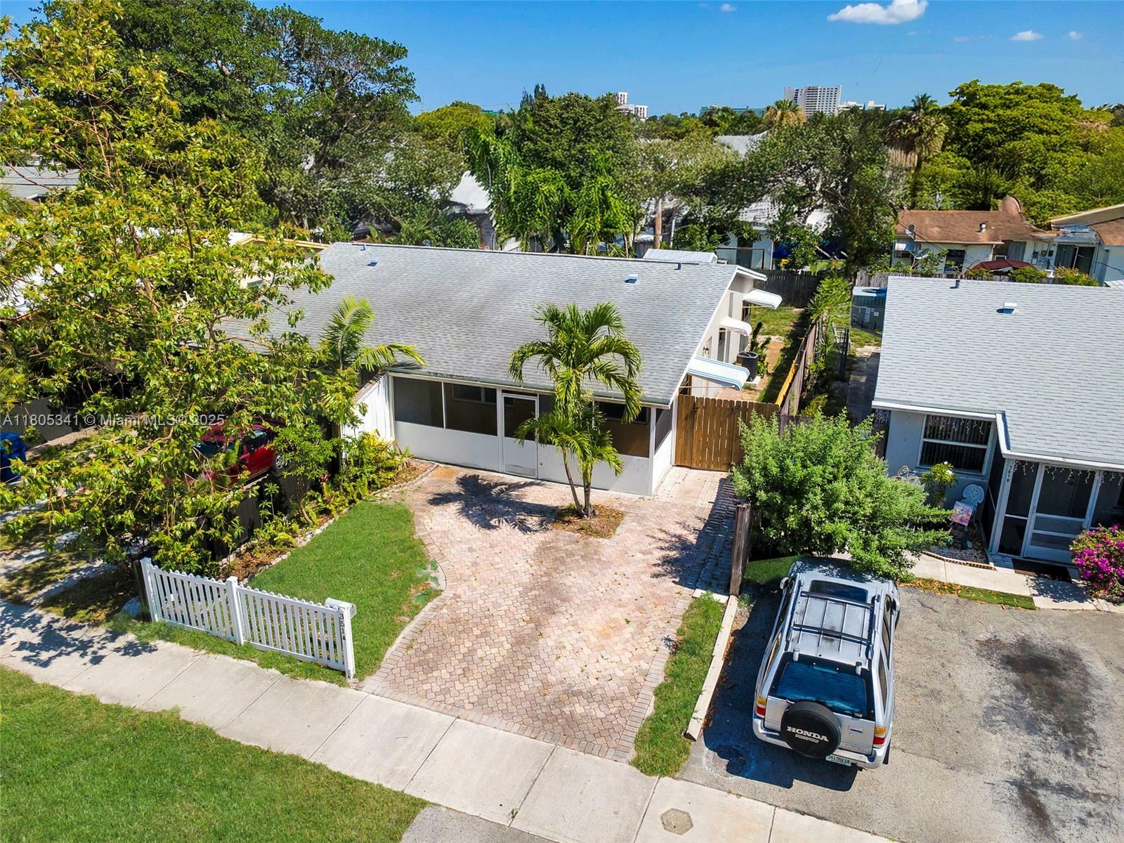 Property Photo: 351 NE 57th Ct FL 33334
