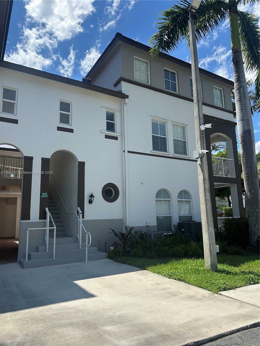 Property Photo: 4311 SW 160th Ave 105 FL 33027