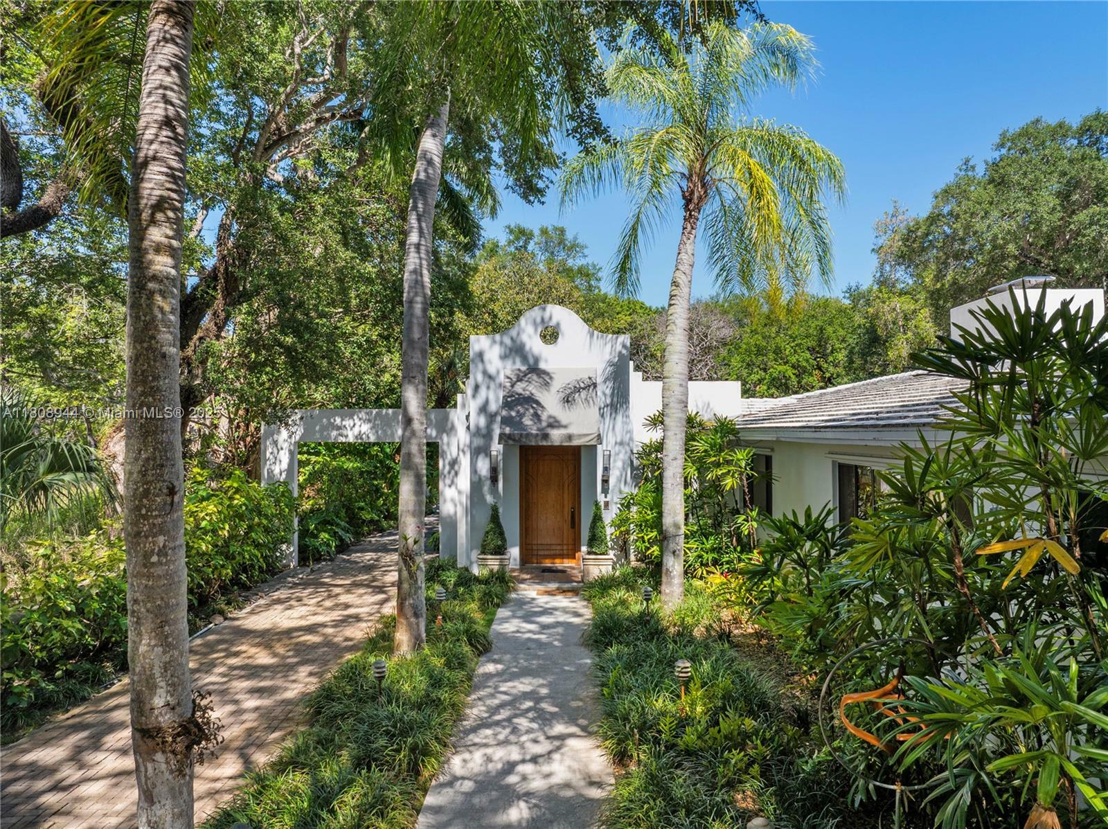 Property Photo: 5465 Banyan Trl FL 33156