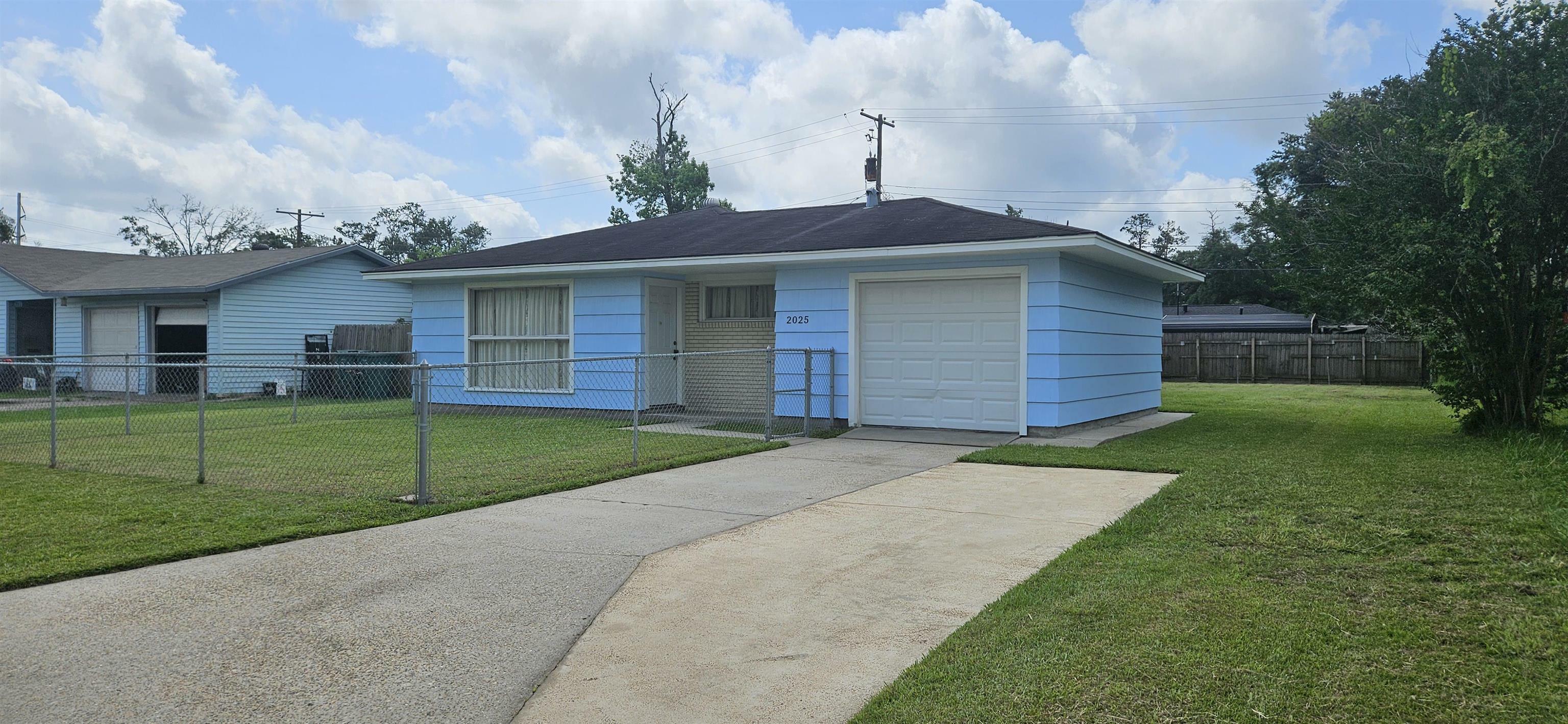 Property Photo: 2025 Rio Grande Pl TX 77630
