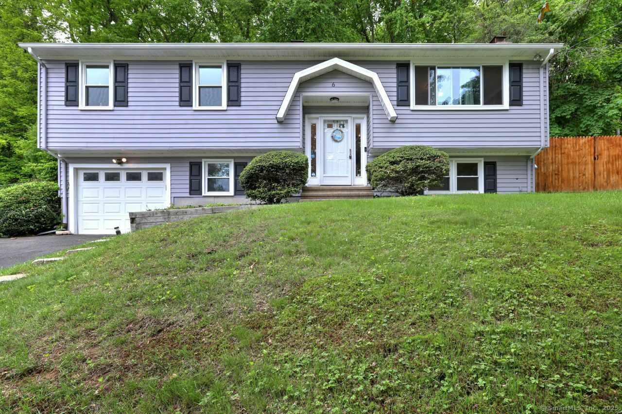 Property Photo: 6 Snowapple Lane CT 06460