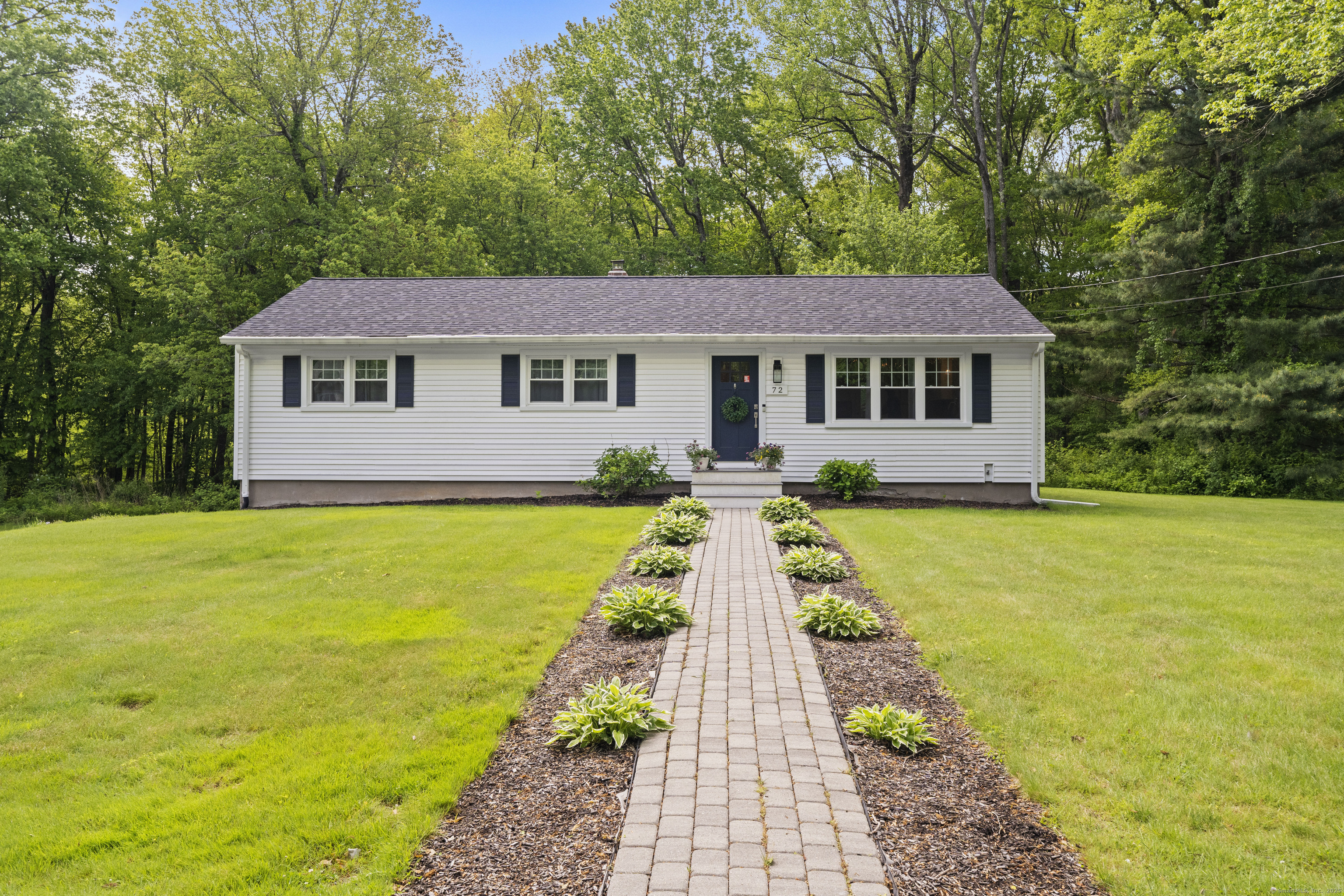 Property Photo: 72 Twin Brook Terrace CT 06468