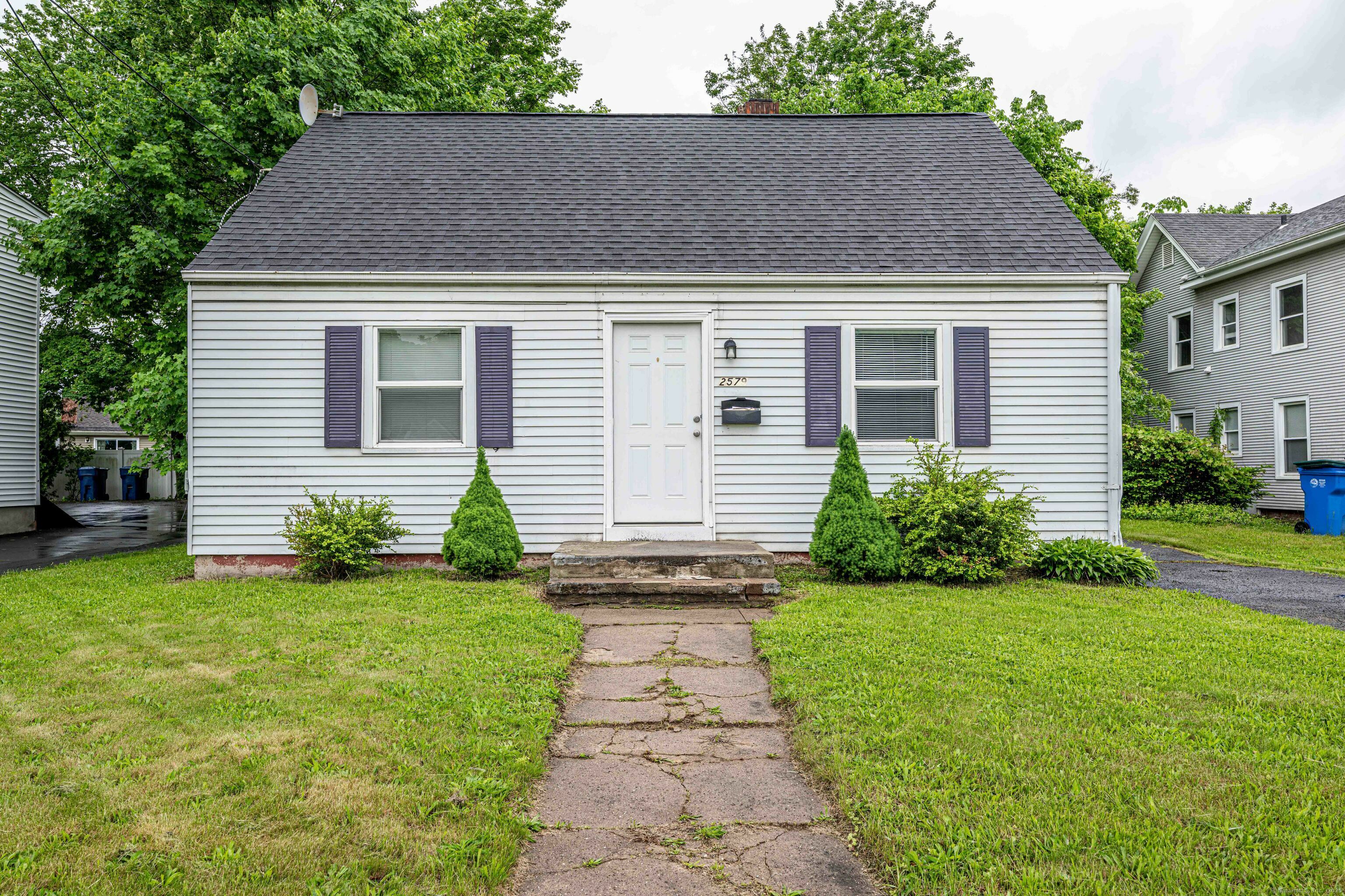 2579 Whitney Avenue  Hamden CT 06518 photo