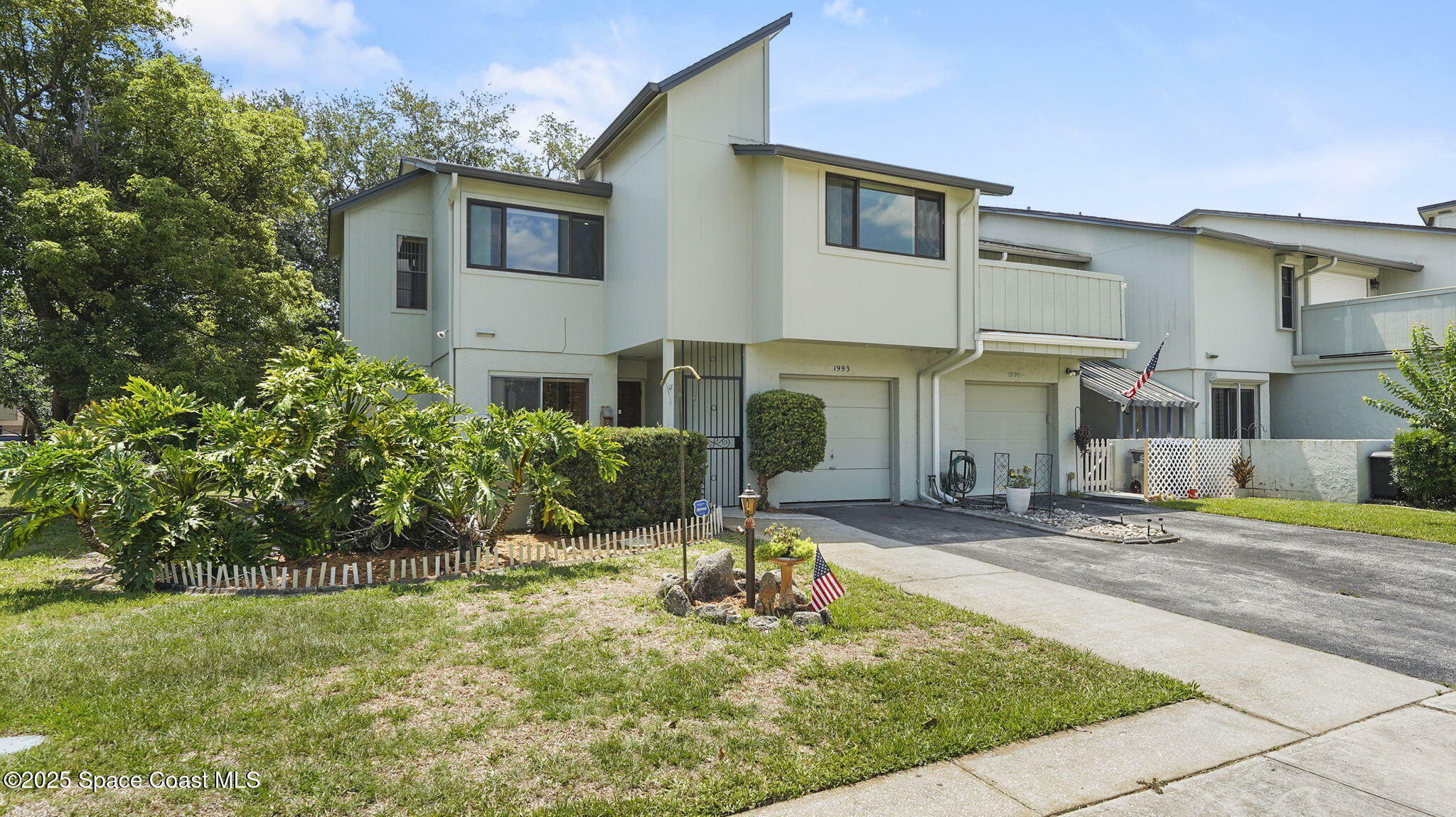Property Photo: 1993 Dipol Courtway FL 32780