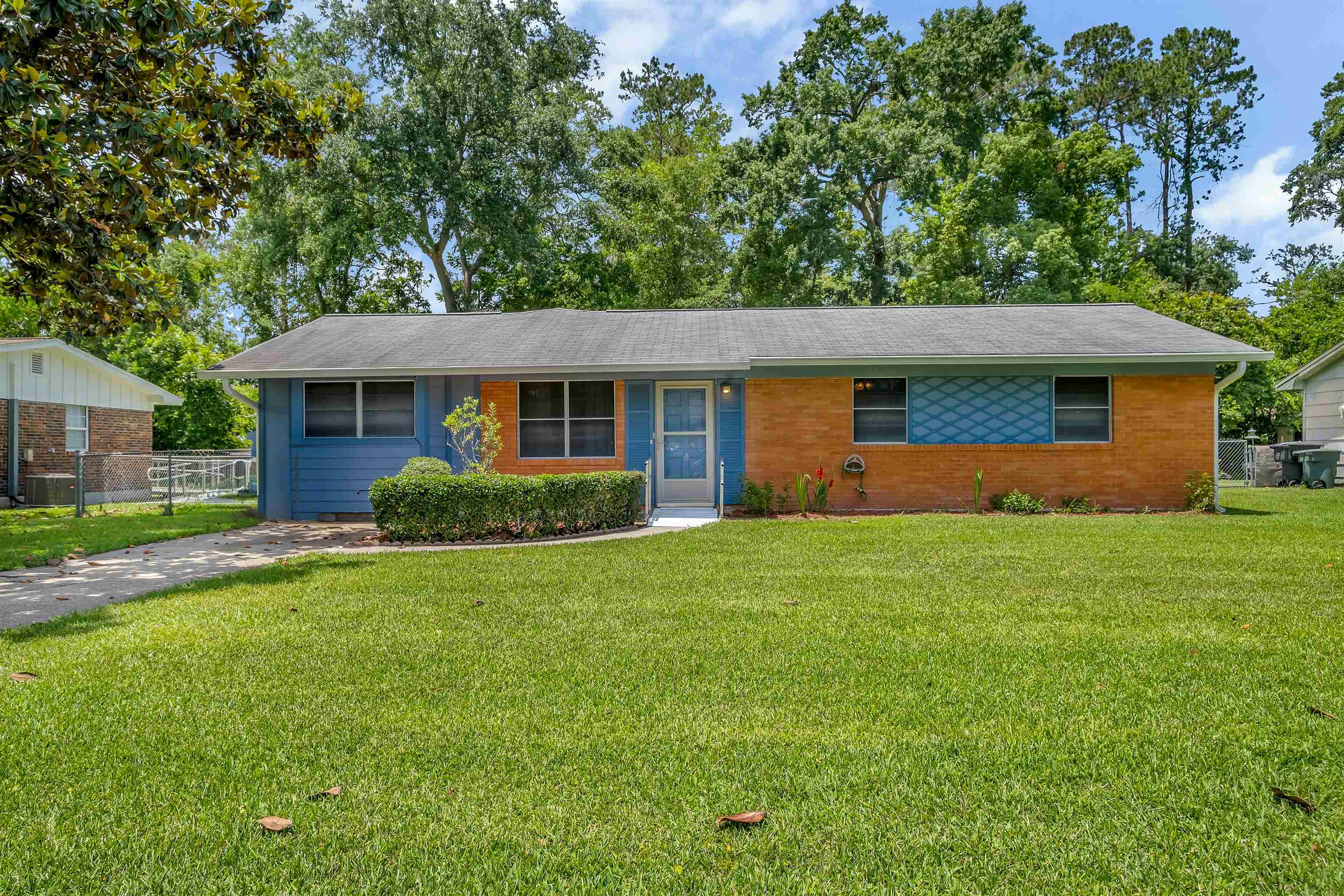Property Photo: 820 Essex Drive FL 32304
