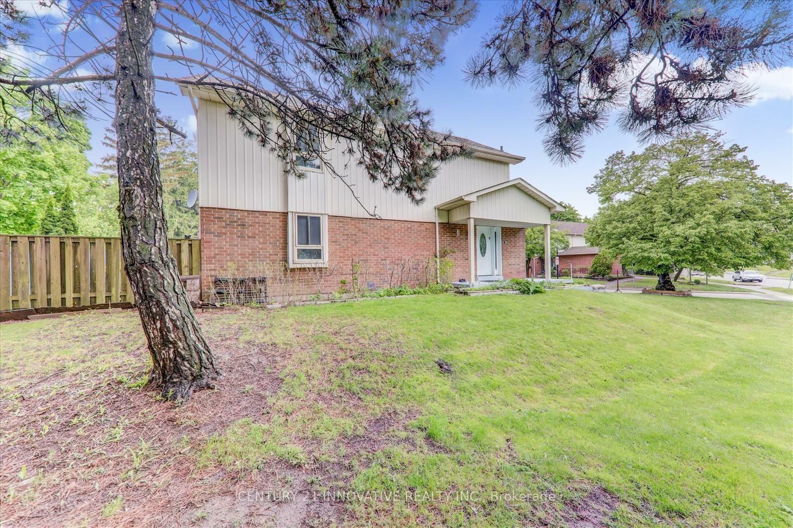 Property Photo: 34 Dundalk Drive 1 ON M1P 4W3