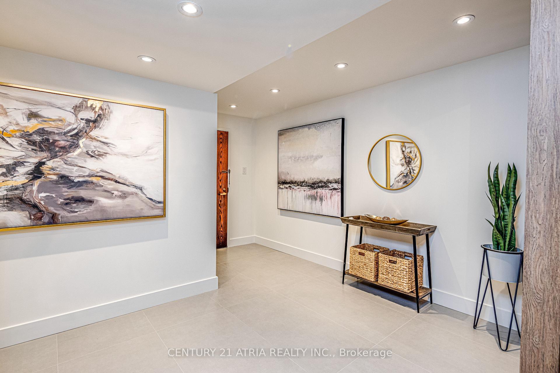 Property Photo: 65 Harbour Square 1401 ON M5J 2L4