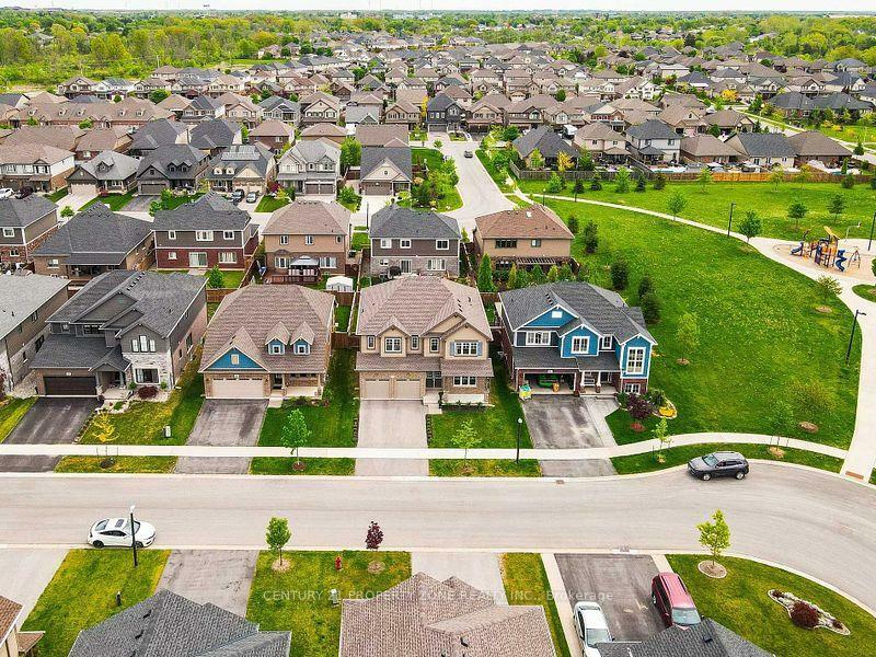 Photo de la propriété:  379 Silverwood Avenue E  ON L3C 0C6 