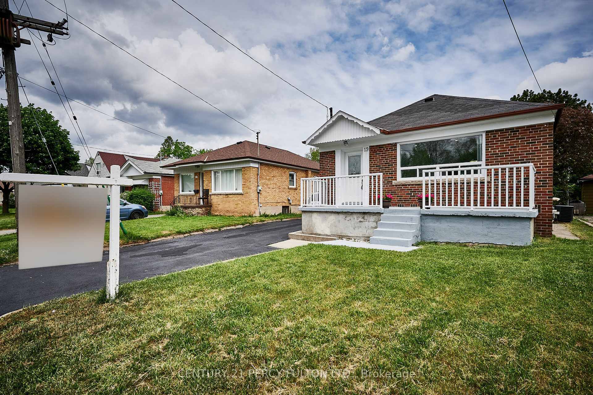 Property Photo: 19 Lynvalley Crescent Bsmt ON M1R 2V1