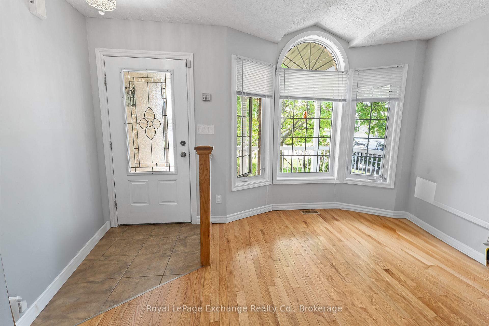 Property Photo:  634 Kennard Crescent  ON N2Z 1T4 