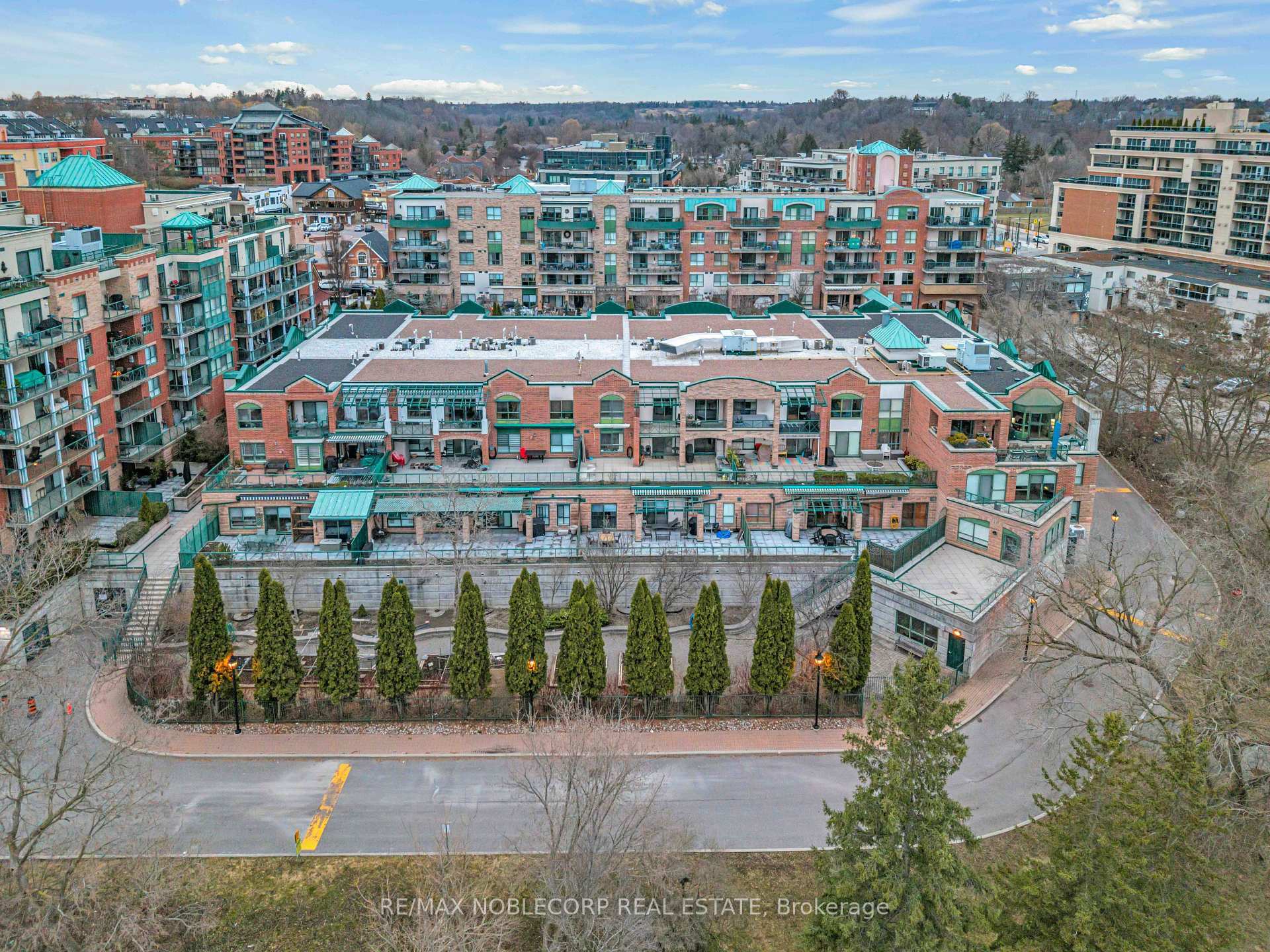 Photo de la propriété: 121 Woodbridge Avenue 319 ON L4L 9E3