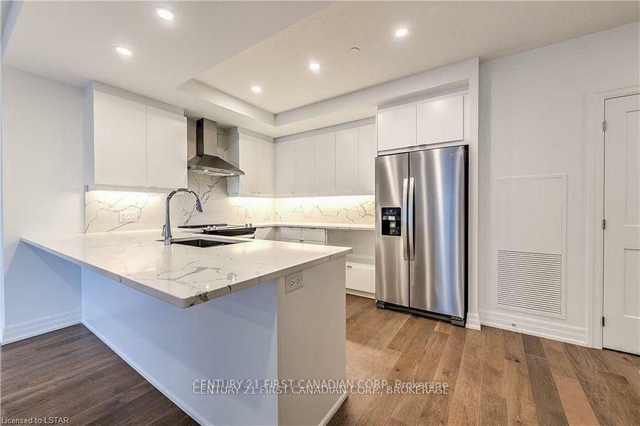 Property Photo: 460 Callaway Road 609 ON N6G 0N8