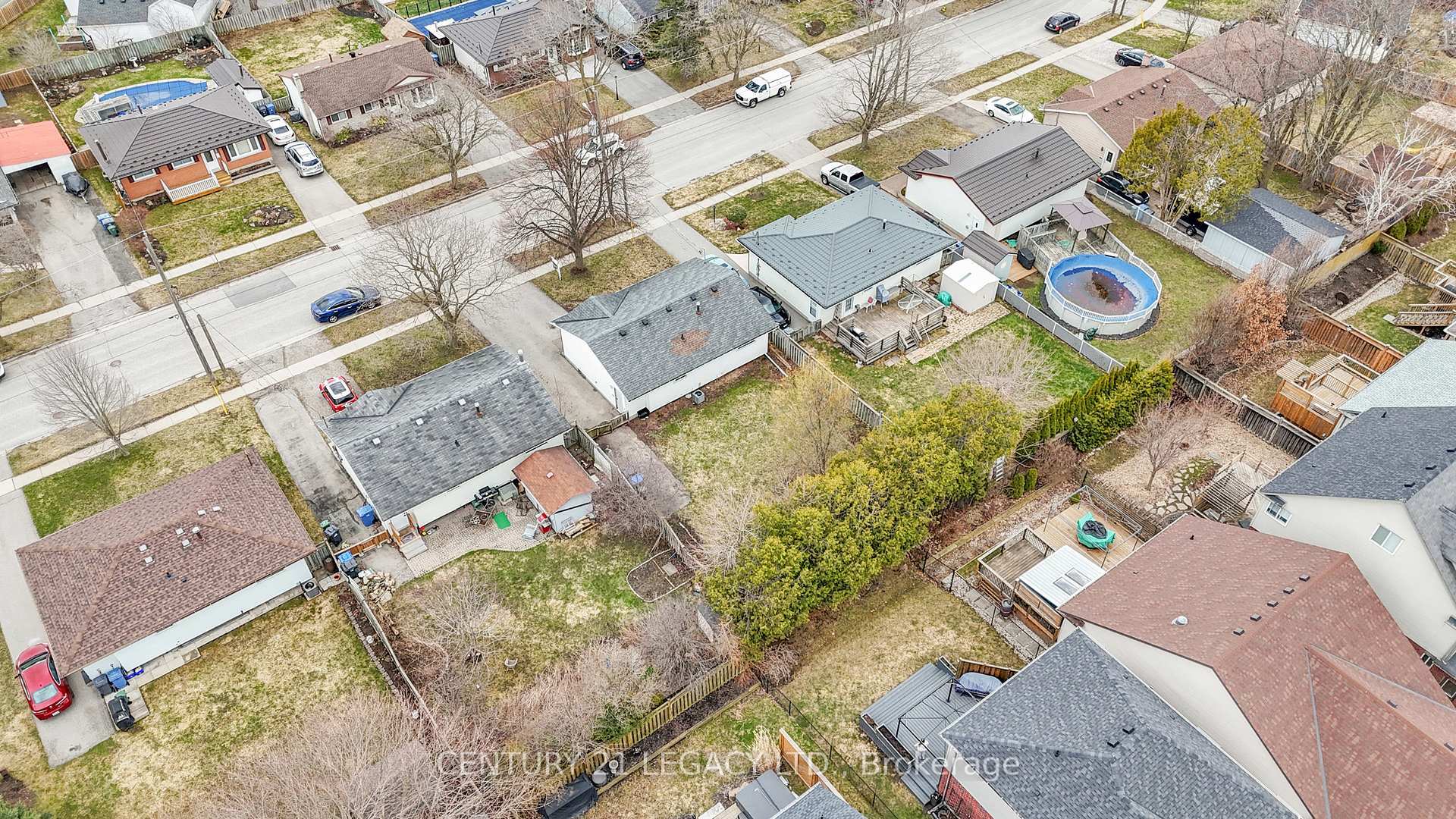 Property Photo: 72 Ferndale Avenue ON N1E 1B5