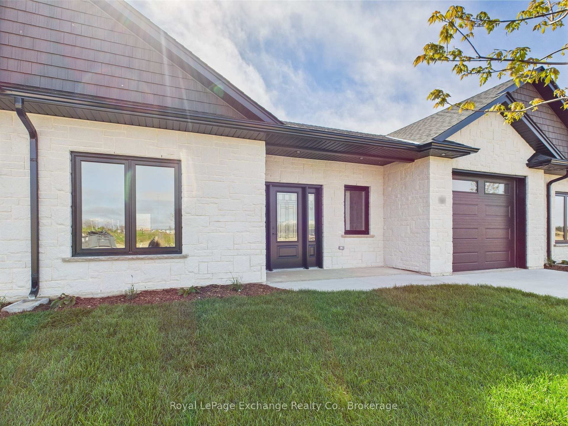 Property Photo: 1071 Waterloo Street N 52 ON N0H 2C3
