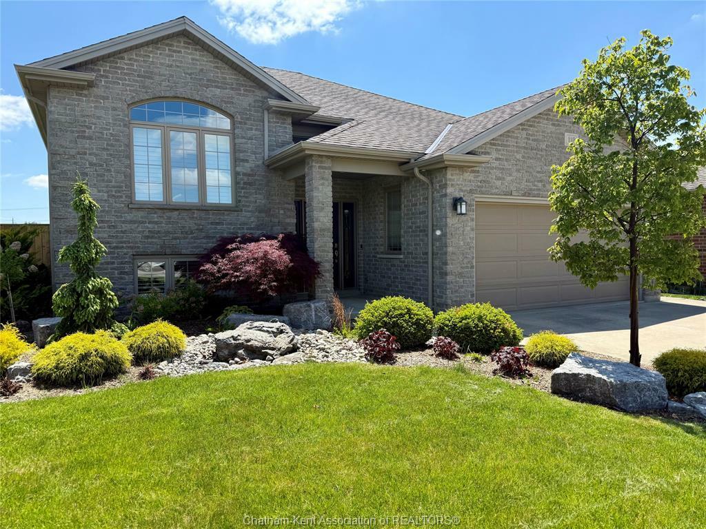 Property Photo: 118 Molengraaf Way ON N7M 0A2