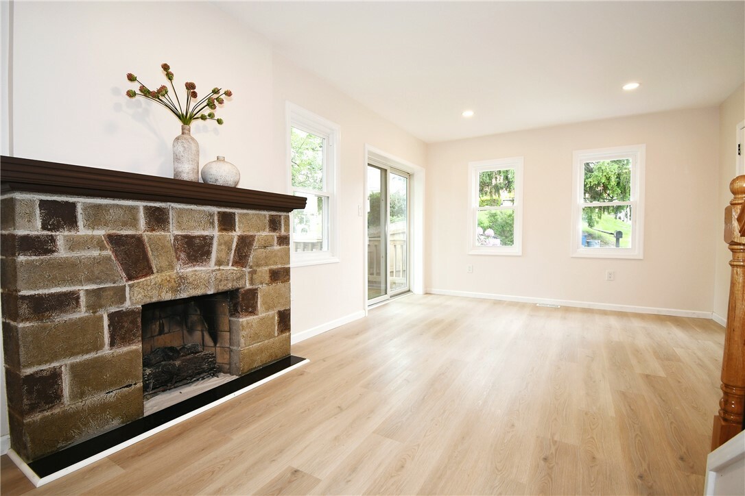 Property Photo: 4 Brentwood Dr PA 15136