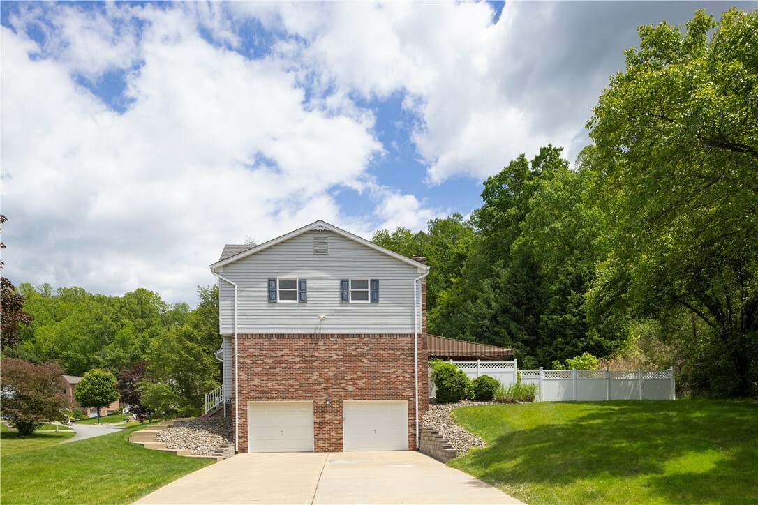 Property Photo: 301 Dogwood Dr PA 15626