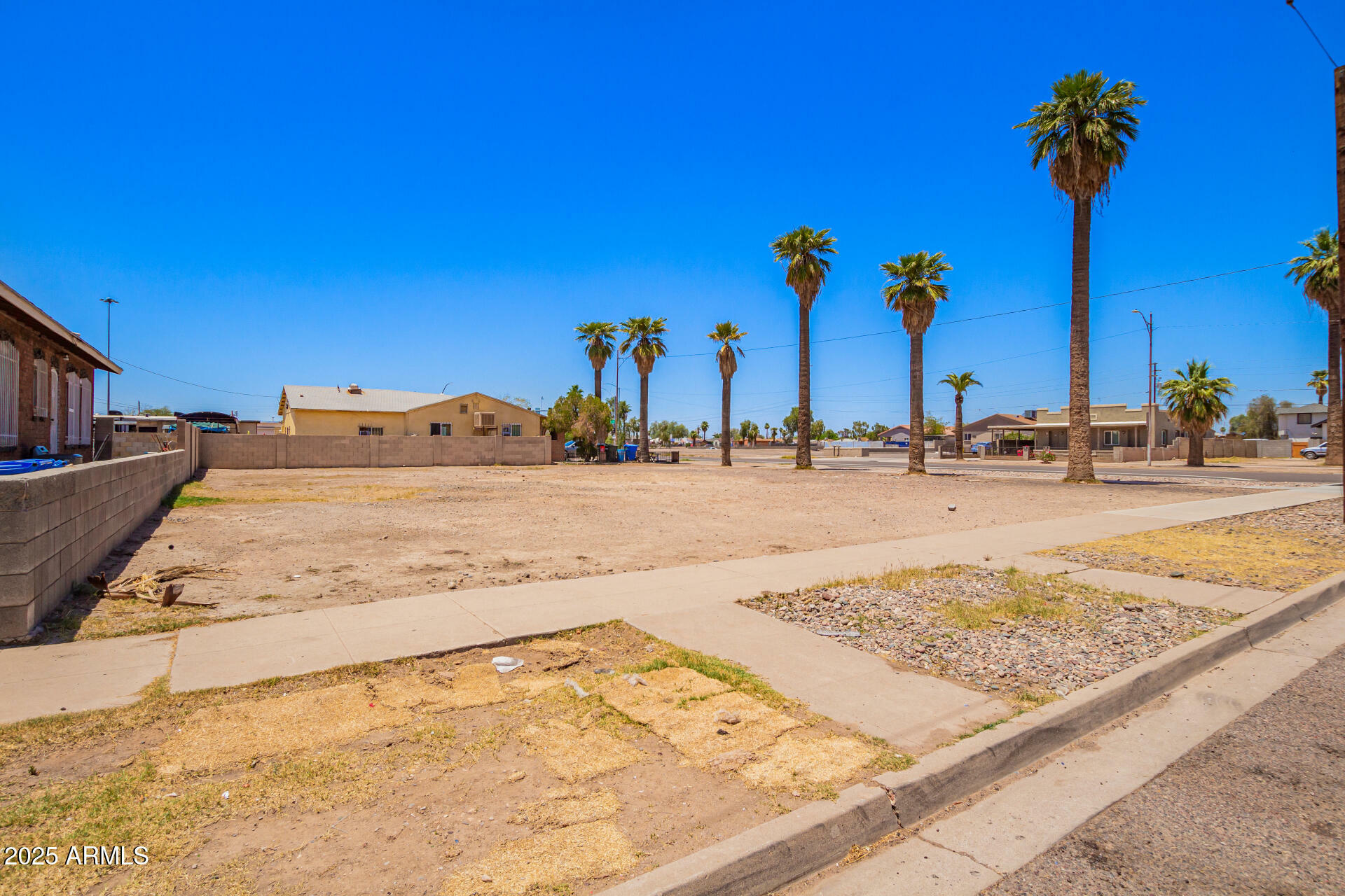 Property Photo: 2203 W Jefferson Street 1 AZ 85009