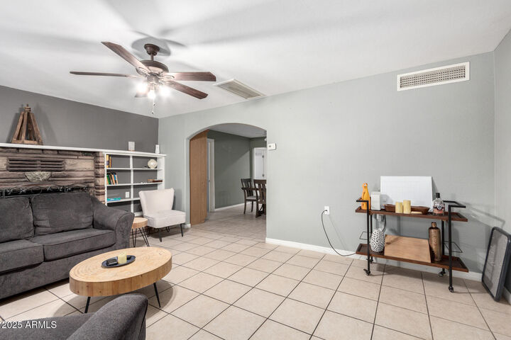 Property Photo:  2064 W 2nd Street  AZ 85201 