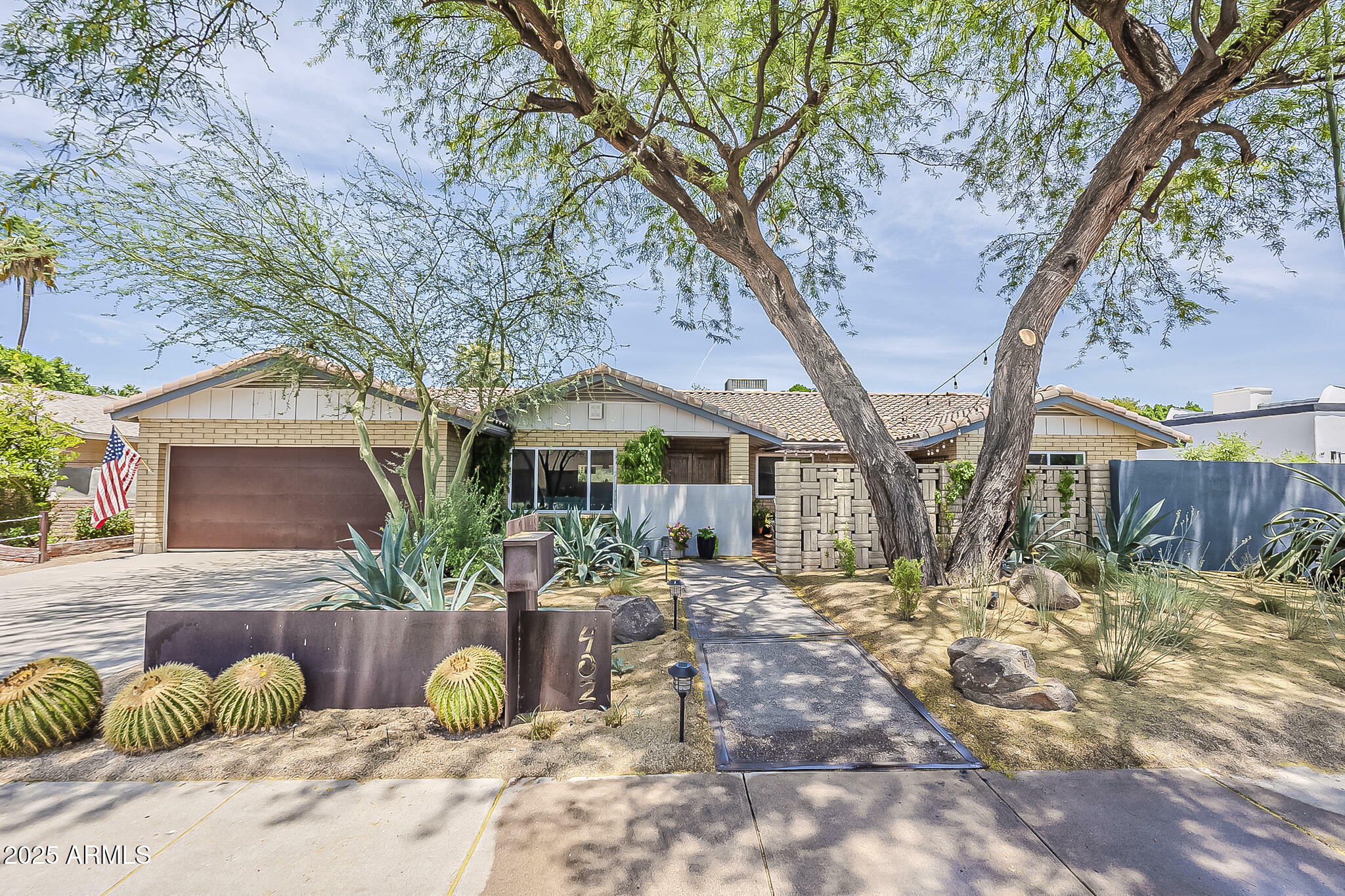 Property Photo: 402 E Claremont Street AZ 85012