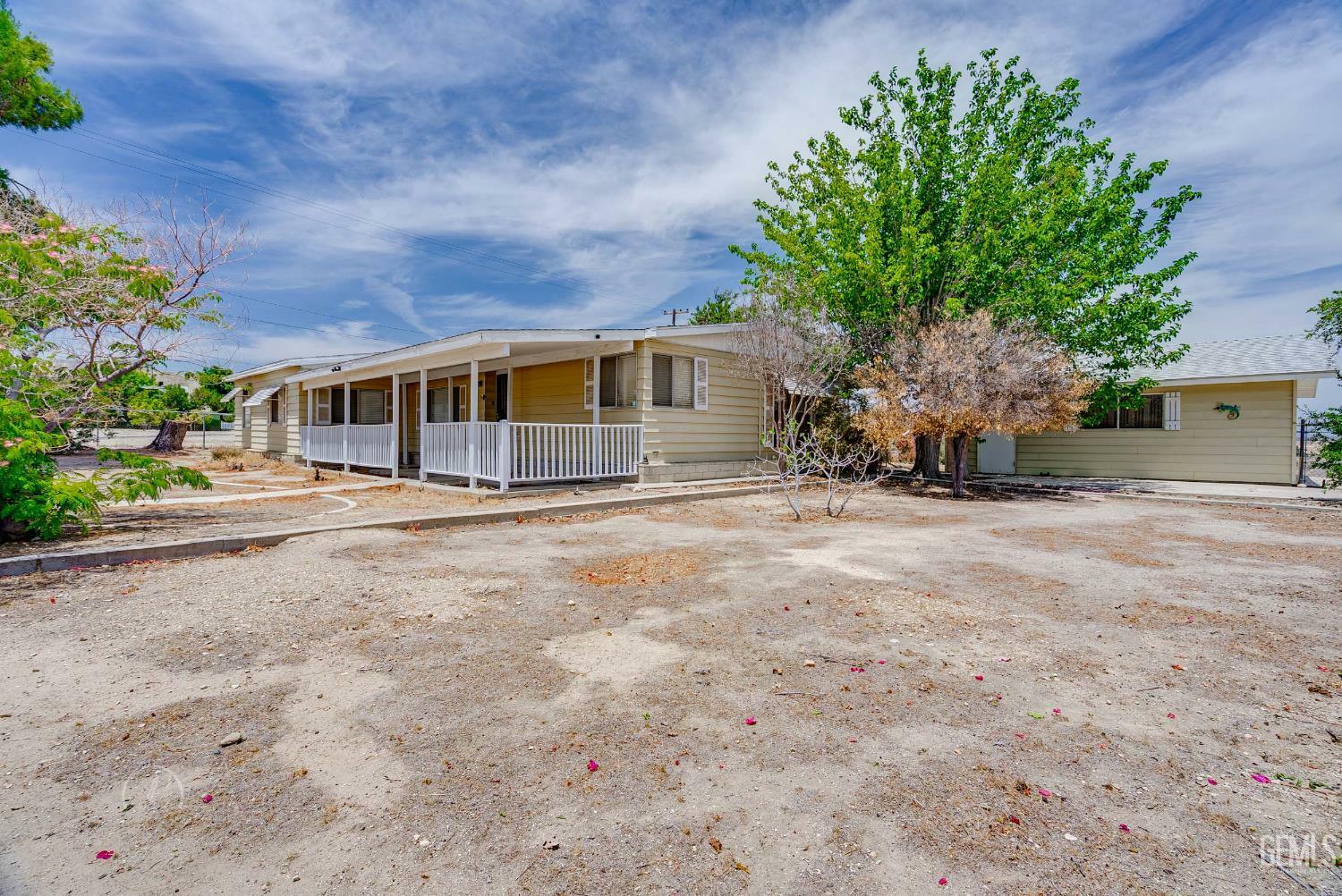 Property Photo: 1203 Bush Street CA 93252