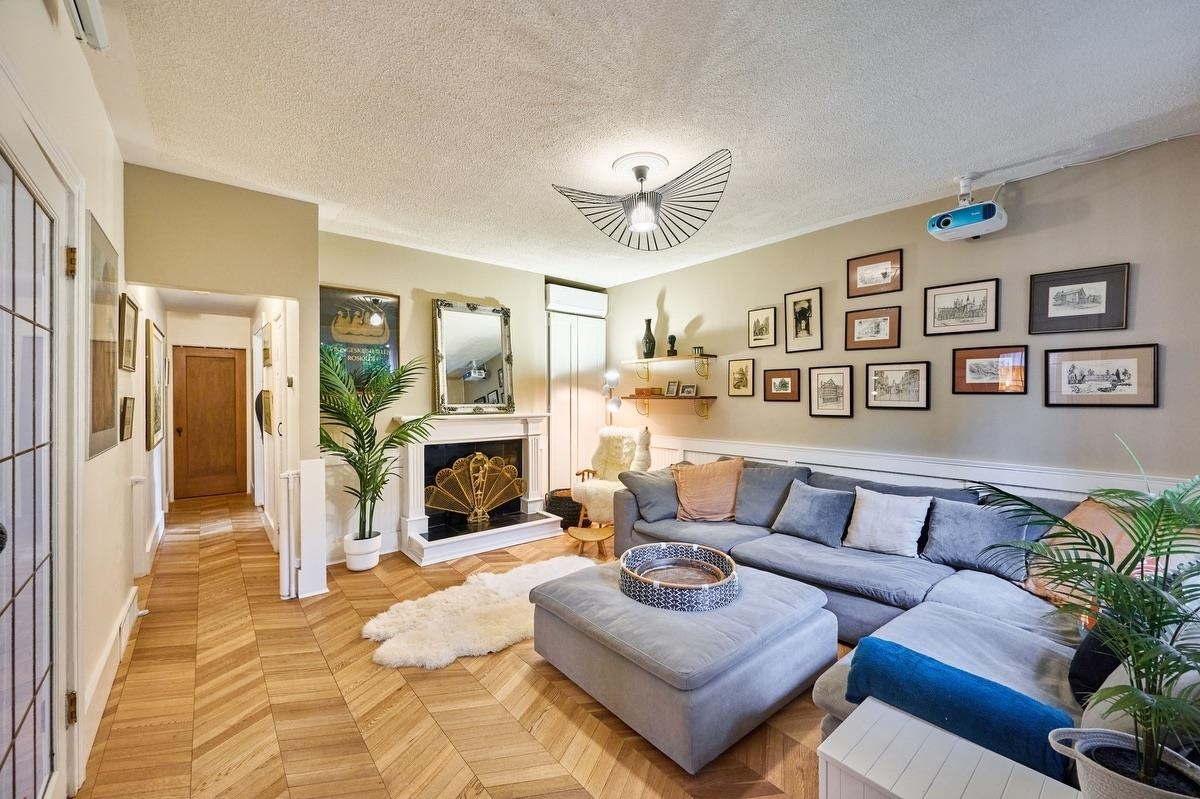 221 W 23rd Street  North Vancouver BC V7M 2B4 photo
