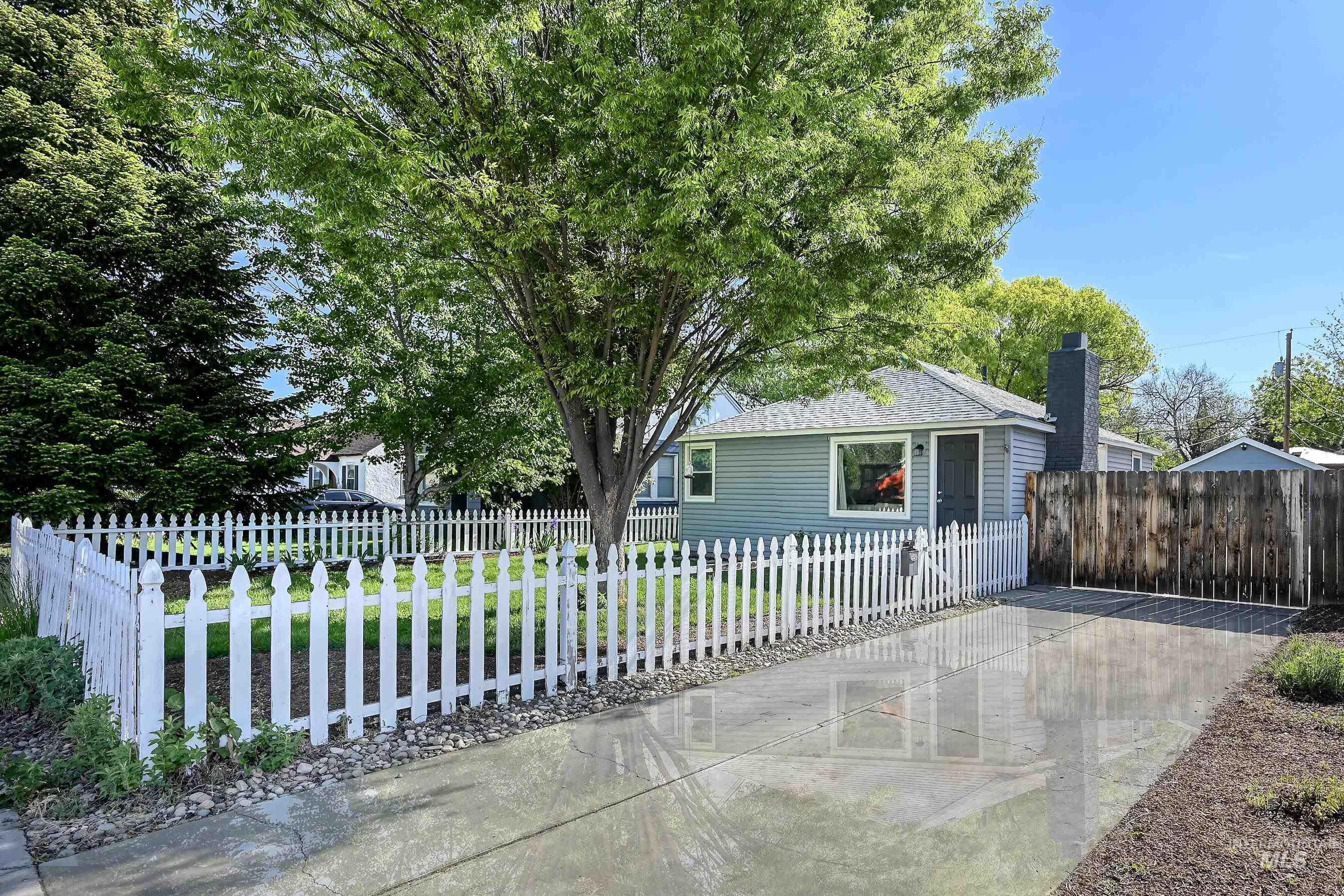 Property Photo: 320 S Banner St. ID 83686