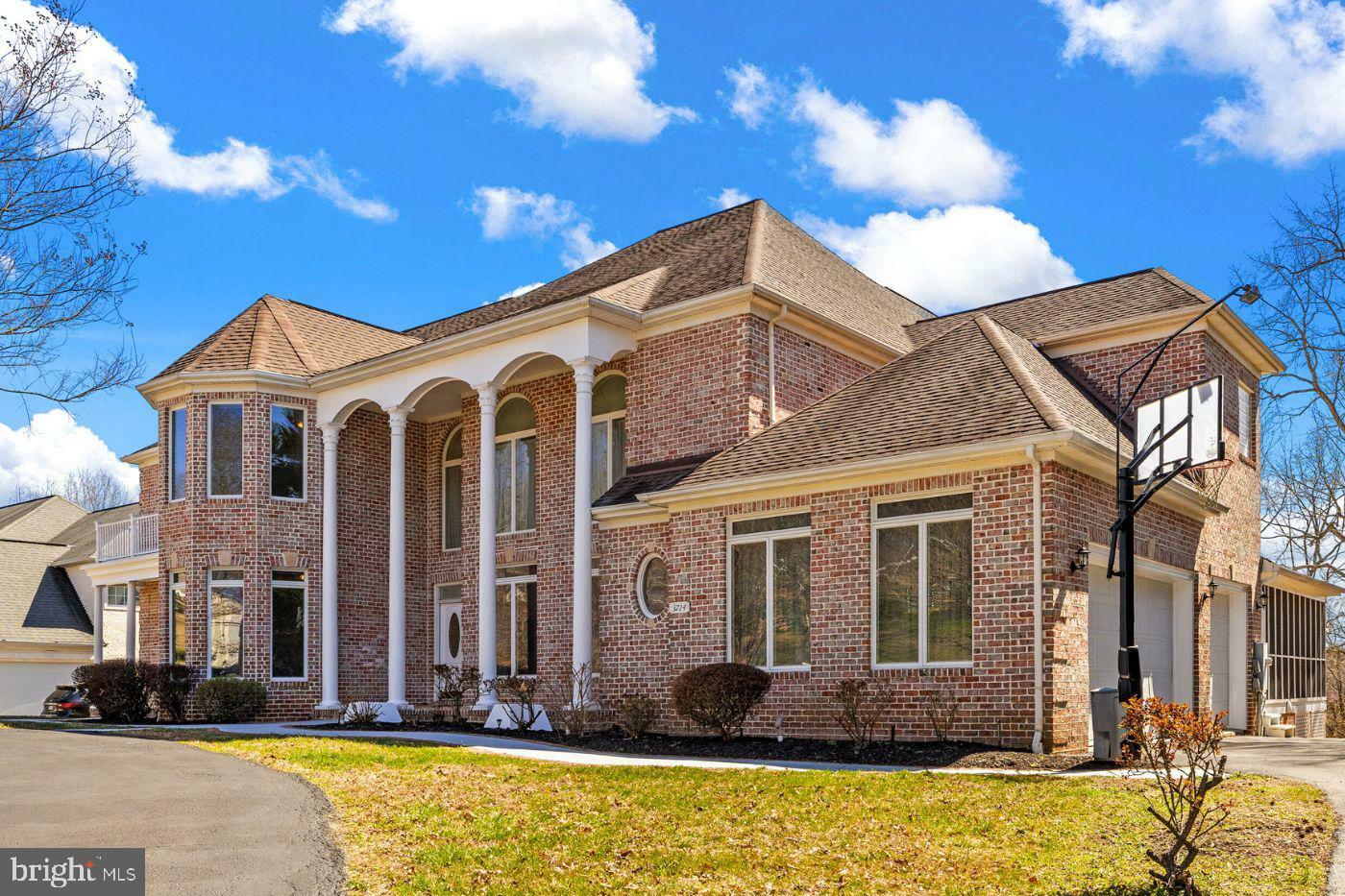 Property Photo: 3714 Fairways Court VA 22408