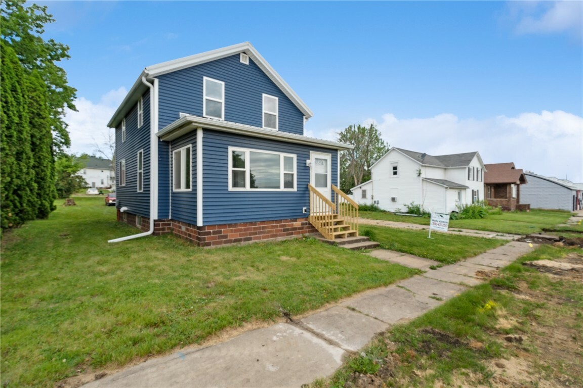 Property Photo: 306 7th Avenue IA 52216
