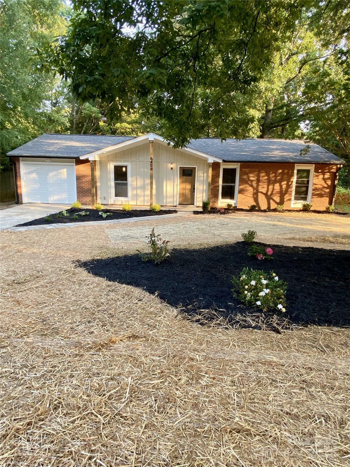 Property Photo:  6409 Pineburr Court  NC 28211 