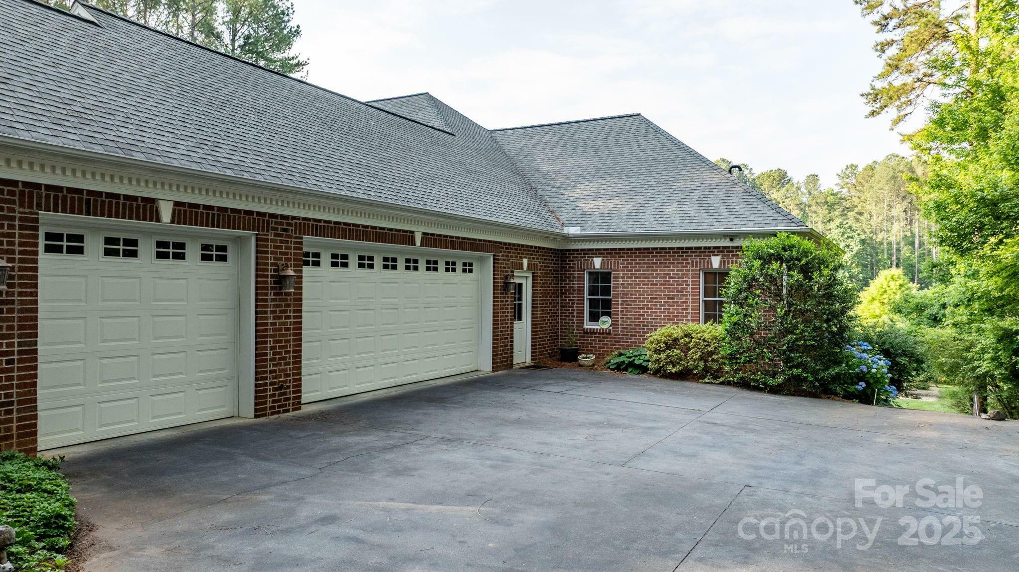 Property Photo: 5487 Back Shore Drive NC 28630