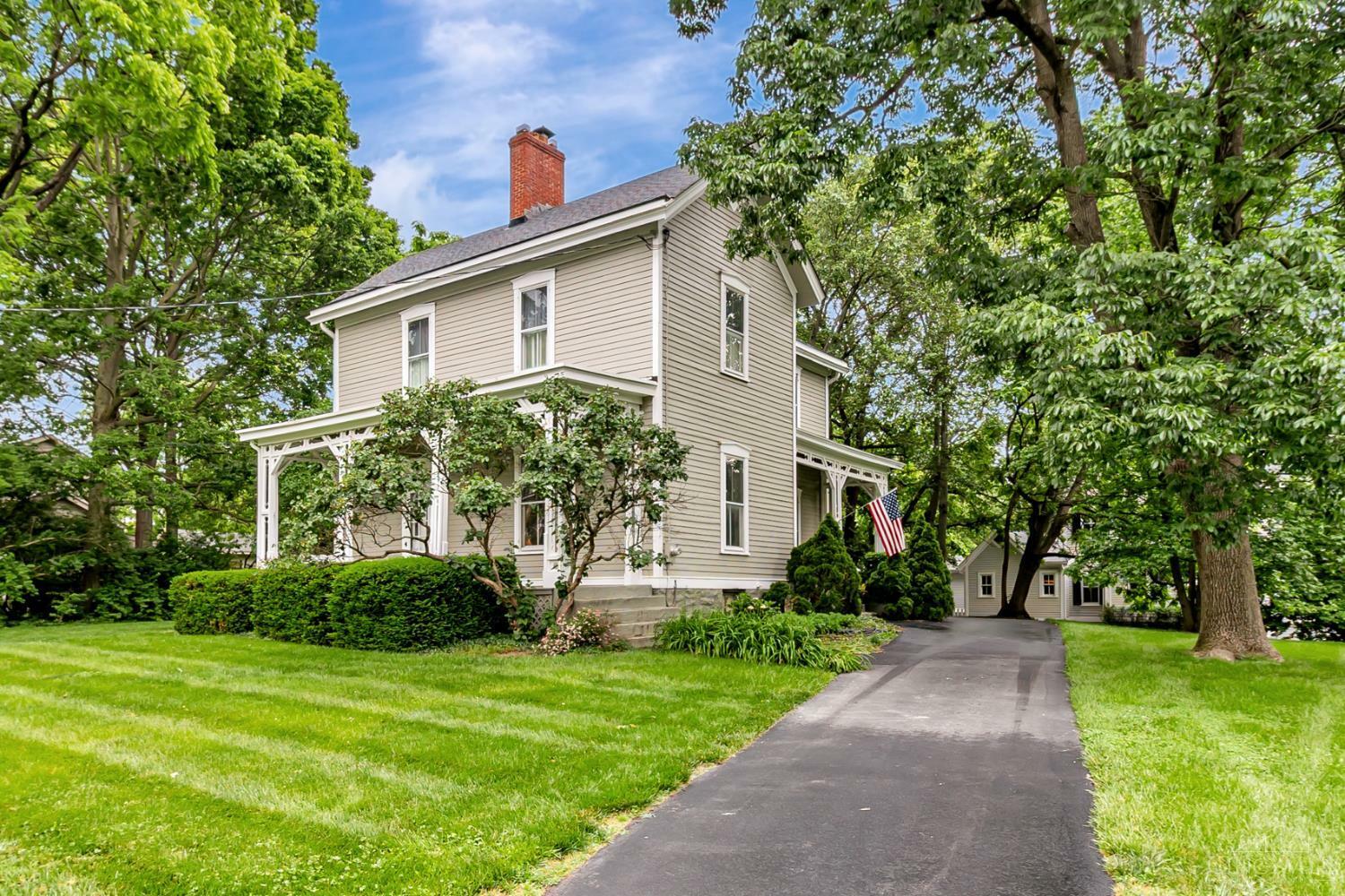 Property Photo: 410 E Sharon Road OH 45246