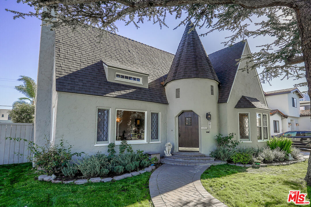 Property Photo: 1218 S Point View St CA 90035