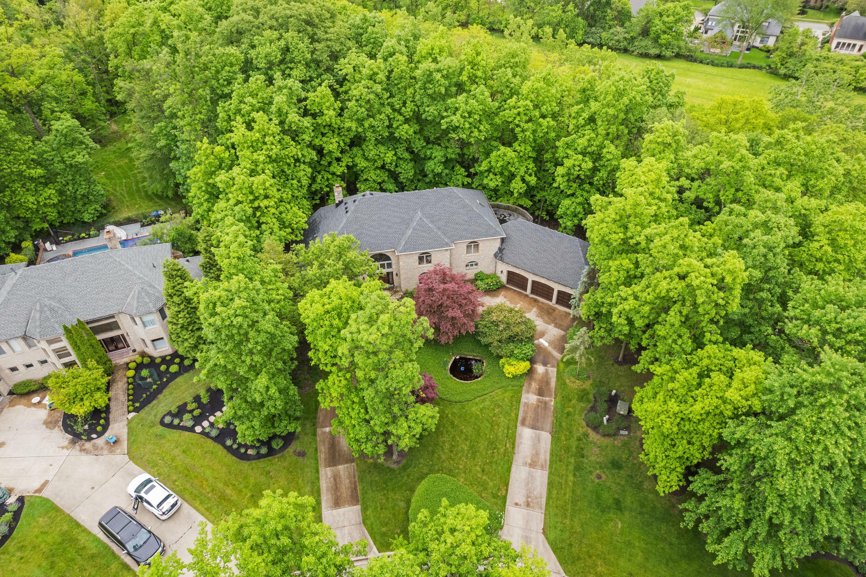 Property Photo: 8039 Crossgate S Court OH 43017