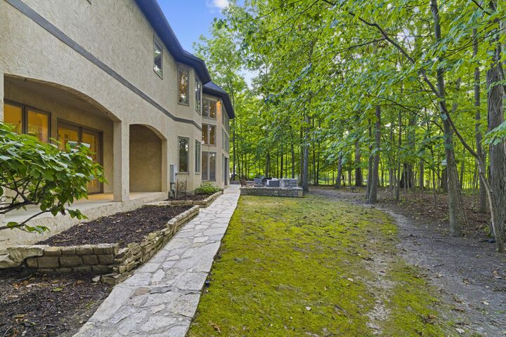 Property Photo: 8039 Crossgate S Court OH 43017